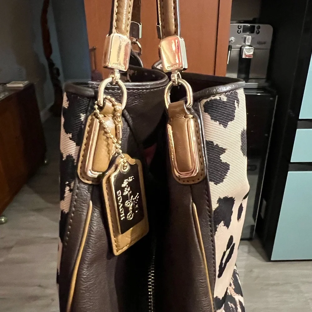 NWT~STUNNING 🤩 LEOPARD 🐆 COOL 😎 COACH BAG! - Picture 11 of 17
